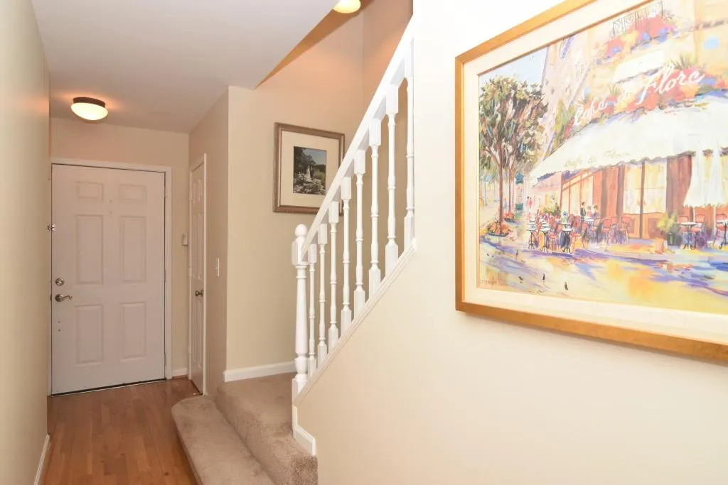 233 Peachtree Hollow Court Unit 233, Sandy Springs, Georgia 30328, 3 Bedrooms Bedrooms, ,2 BathroomsBathrooms,Residential,Sold,233 Peachtree Hollow Court Unit 233,5950810