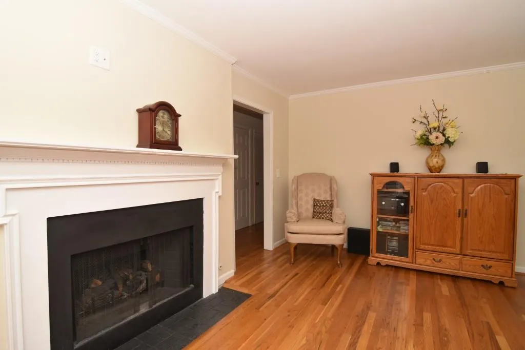 233 Peachtree Hollow Court Unit 233, Sandy Springs, Georgia 30328, 3 Bedrooms Bedrooms, ,2 BathroomsBathrooms,Residential,Sold,233 Peachtree Hollow Court Unit 233,5950810