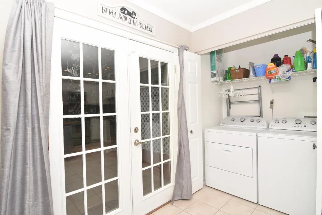 233 Peachtree Hollow Court Unit 233, Sandy Springs, Georgia 30328, 3 Bedrooms Bedrooms, ,2 BathroomsBathrooms,Residential,Sold,233 Peachtree Hollow Court Unit 233,5950810