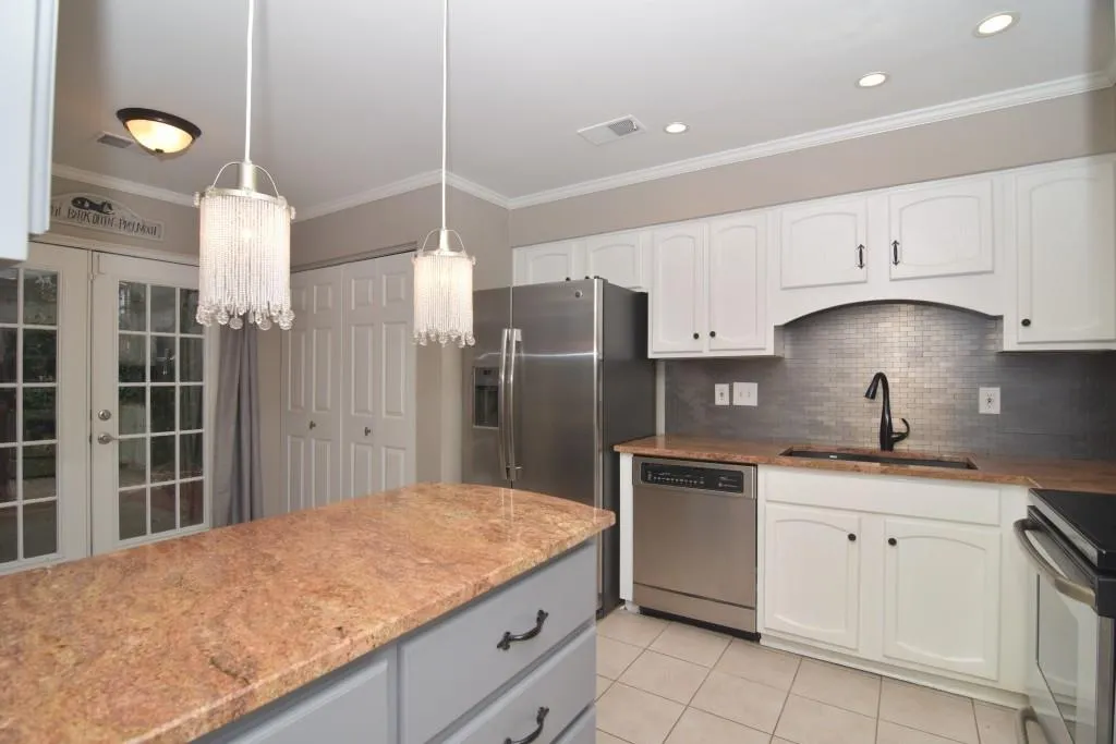 233 Peachtree Hollow Court Unit 233, Sandy Springs, Georgia 30328, 3 Bedrooms Bedrooms, ,2 BathroomsBathrooms,Residential,Sold,233 Peachtree Hollow Court Unit 233,5950810
