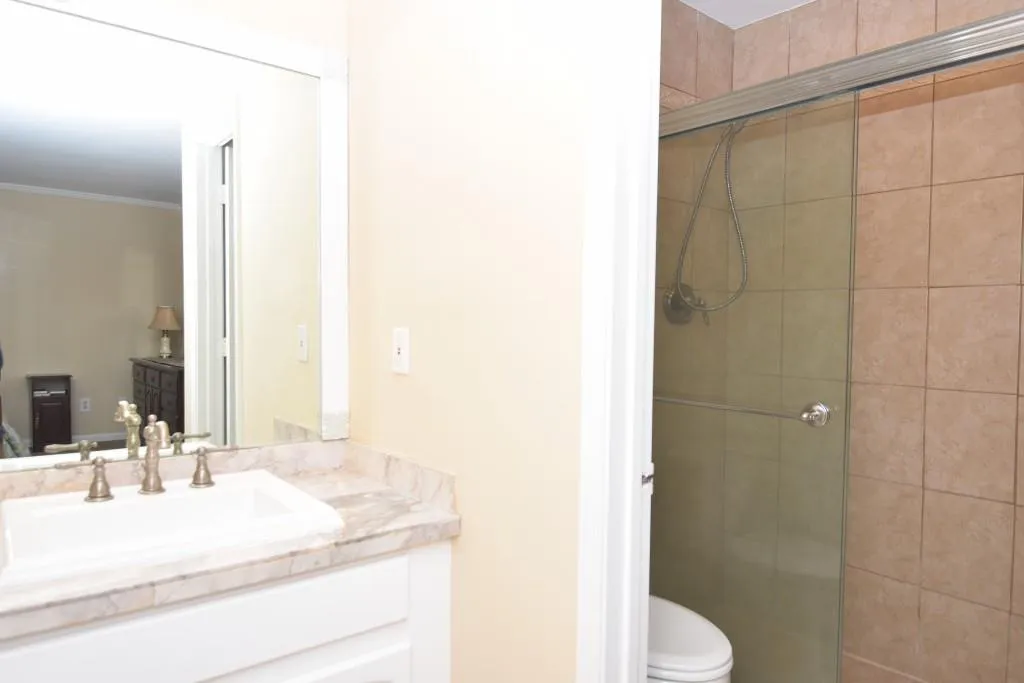 233 Peachtree Hollow Court Unit 233, Sandy Springs, Georgia 30328, 3 Bedrooms Bedrooms, ,2 BathroomsBathrooms,Residential,Sold,233 Peachtree Hollow Court Unit 233,5950810