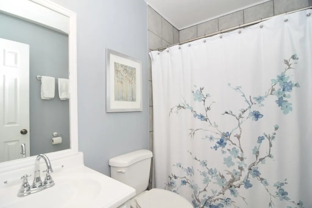 233 Peachtree Hollow Court Unit 233, Sandy Springs, Georgia 30328, 3 Bedrooms Bedrooms, ,2 BathroomsBathrooms,Residential,Sold,233 Peachtree Hollow Court Unit 233,5950810