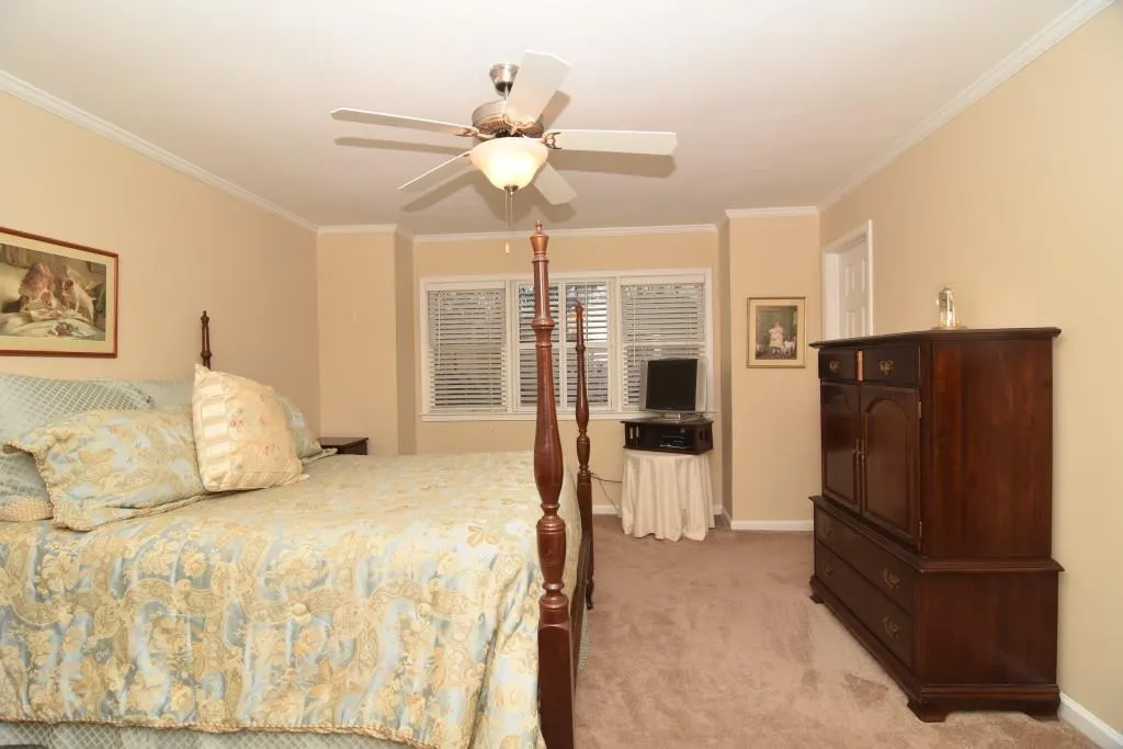 233 Peachtree Hollow Court Unit 233, Sandy Springs, Georgia 30328, 3 Bedrooms Bedrooms, ,2 BathroomsBathrooms,Residential,Sold,233 Peachtree Hollow Court Unit 233,5950810