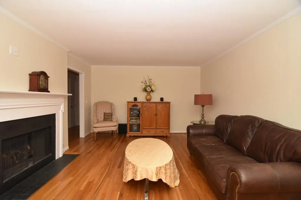 233 Peachtree Hollow Court Unit 233, Sandy Springs, Georgia 30328, 3 Bedrooms Bedrooms, ,2 BathroomsBathrooms,Residential,Sold,233 Peachtree Hollow Court Unit 233,5950810