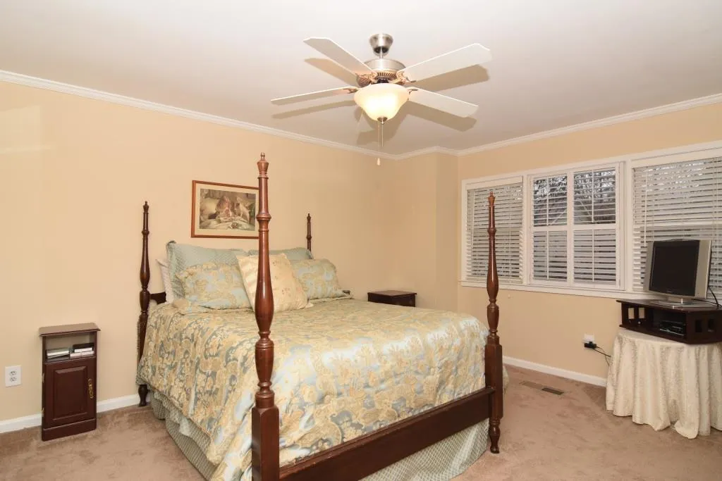 233 Peachtree Hollow Court Unit 233, Sandy Springs, Georgia 30328, 3 Bedrooms Bedrooms, ,2 BathroomsBathrooms,Residential,Sold,233 Peachtree Hollow Court Unit 233,5950810