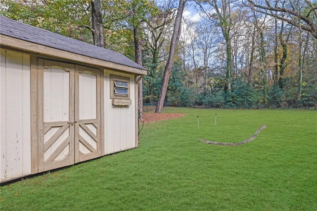 View of yard with a shed