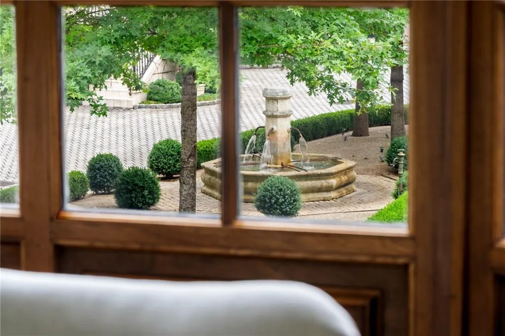 2288 Peachtree Road Nw Unit 15, Atlanta, Georgia 30309, 3 Bedrooms Bedrooms, ,3 BathroomsBathrooms,Residential,For Sale,2288 Peachtree Road Nw Unit 15,7625622