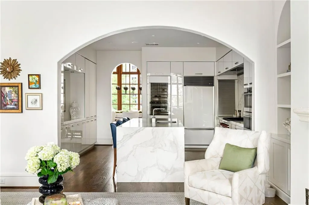 2288 Peachtree Road Nw Unit 15, Atlanta, Georgia 30309, 3 Bedrooms Bedrooms, ,3 BathroomsBathrooms,Residential,For Sale,2288 Peachtree Road Nw Unit 15,7625622