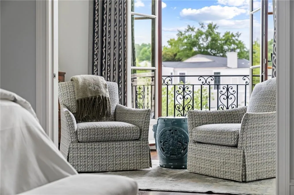 2288 Peachtree Road Nw Unit 15, Atlanta, Georgia 30309, 3 Bedrooms Bedrooms, ,3 BathroomsBathrooms,Residential,For Sale,2288 Peachtree Road Nw Unit 15,7625622