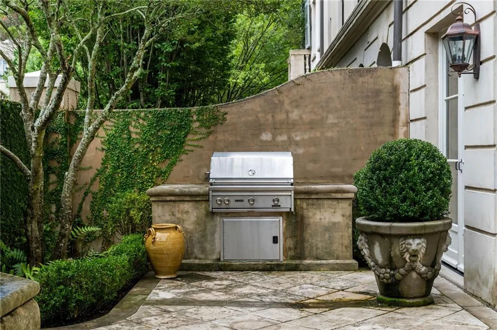 2288 Peachtree Road Nw Unit 15, Atlanta, Georgia 30309, 3 Bedrooms Bedrooms, ,3 BathroomsBathrooms,Residential,For Sale,2288 Peachtree Road Nw Unit 15,7625622