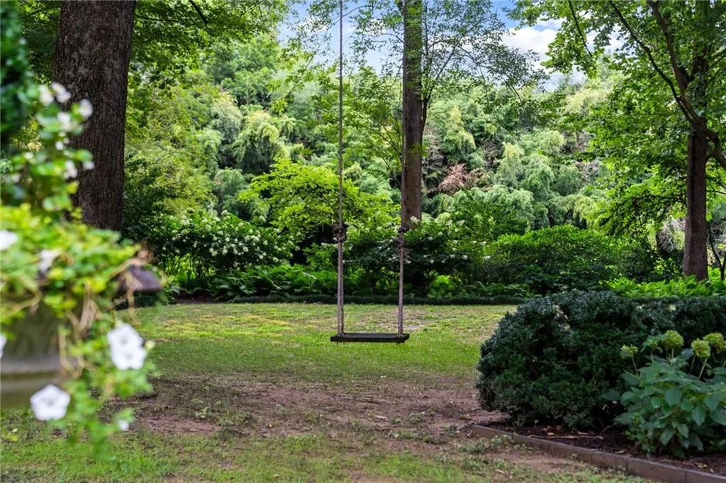 2288 Peachtree Road Nw Unit 15, Atlanta, Georgia 30309, 3 Bedrooms Bedrooms, ,3 BathroomsBathrooms,Residential,For Sale,2288 Peachtree Road Nw Unit 15,7625622