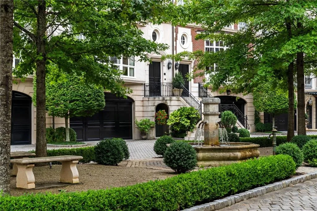 2288 Peachtree Road Nw Unit 15, Atlanta, Georgia 30309, 3 Bedrooms Bedrooms, ,3 BathroomsBathrooms,Residential,For Sale,2288 Peachtree Road Nw Unit 15,7625622