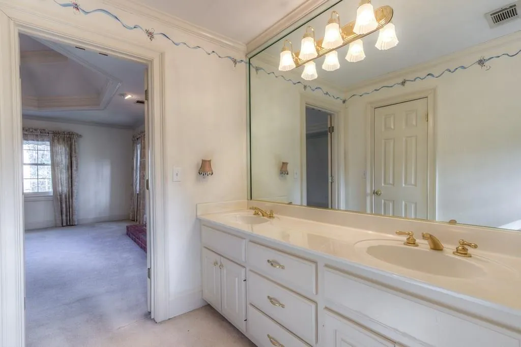 8020 River Circle, Sandy Springs, Georgia 30350, 5 Bedrooms Bedrooms, ,2 BathroomsBathrooms,Residential,Sold,8020 River Circle,5814121