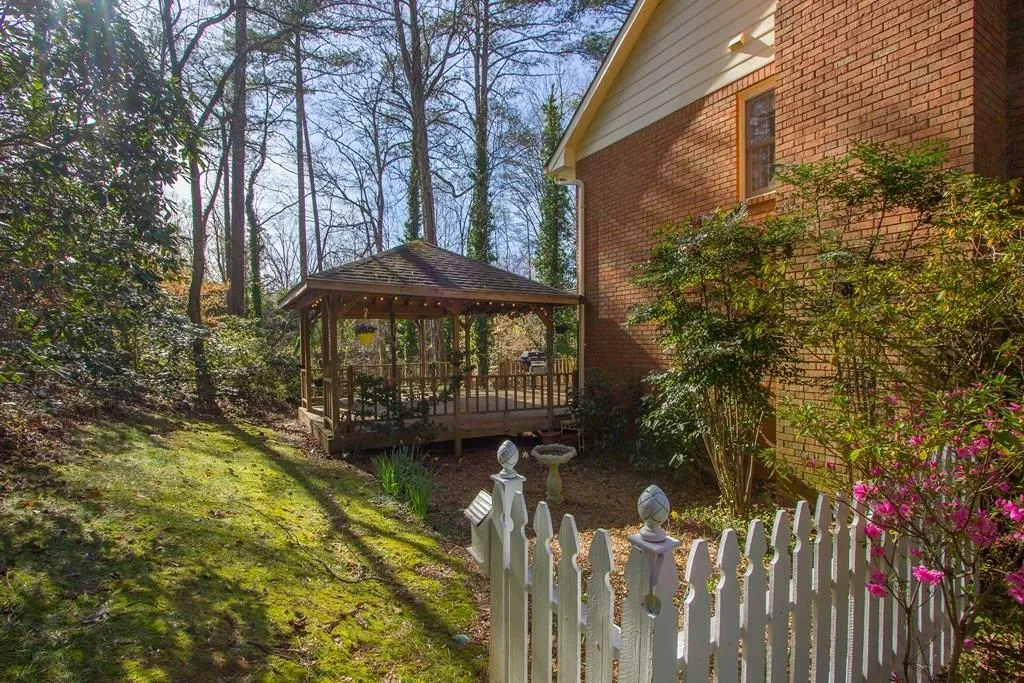 8020 River Circle, Sandy Springs, Georgia 30350, 5 Bedrooms Bedrooms, ,2 BathroomsBathrooms,Residential,Sold,8020 River Circle,5814121