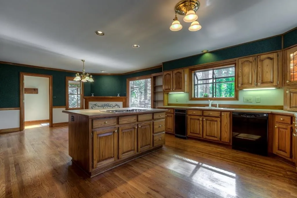8020 River Circle, Sandy Springs, Georgia 30350, 5 Bedrooms Bedrooms, ,2 BathroomsBathrooms,Residential,Sold,8020 River Circle,5814121