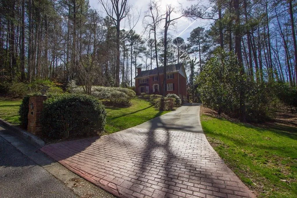 8020 River Circle, Sandy Springs, Georgia 30350, 5 Bedrooms Bedrooms, ,2 BathroomsBathrooms,Residential,Sold,8020 River Circle,5814121