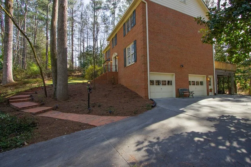 8020 River Circle, Sandy Springs, Georgia 30350, 5 Bedrooms Bedrooms, ,2 BathroomsBathrooms,Residential,Sold,8020 River Circle,5814121