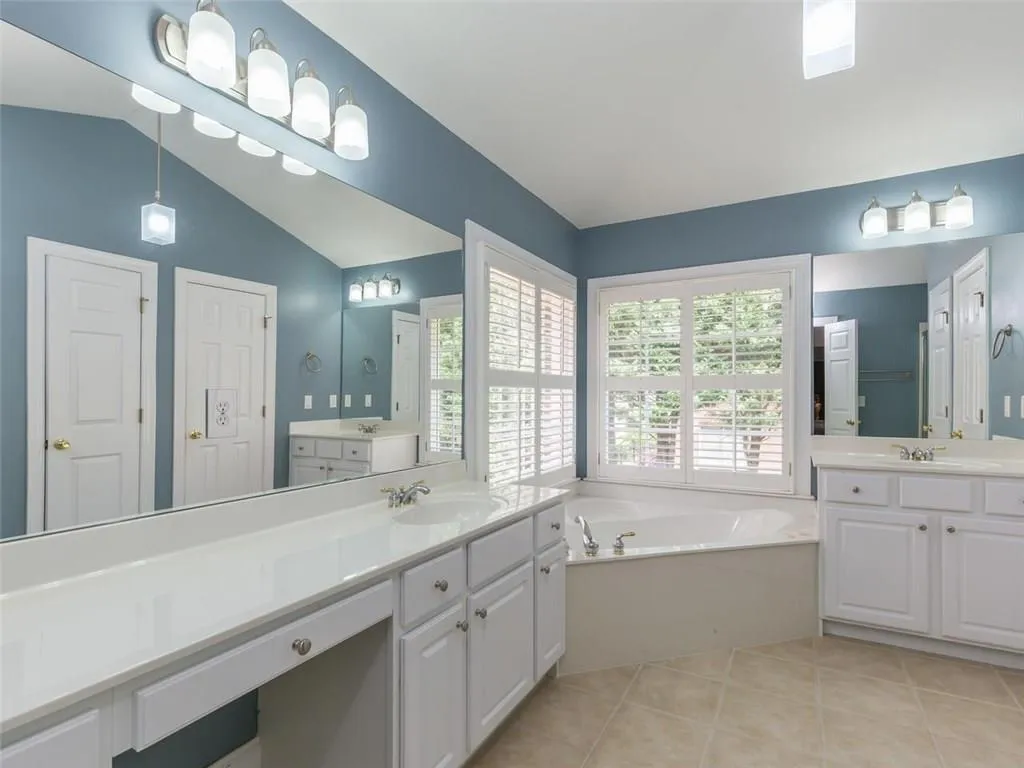 265 Wembley Circle, Sandy Springs, Georgia 30328, 4 Bedrooms Bedrooms, ,3 BathroomsBathrooms,Residential,Sold,265 Wembley Circle,5847738