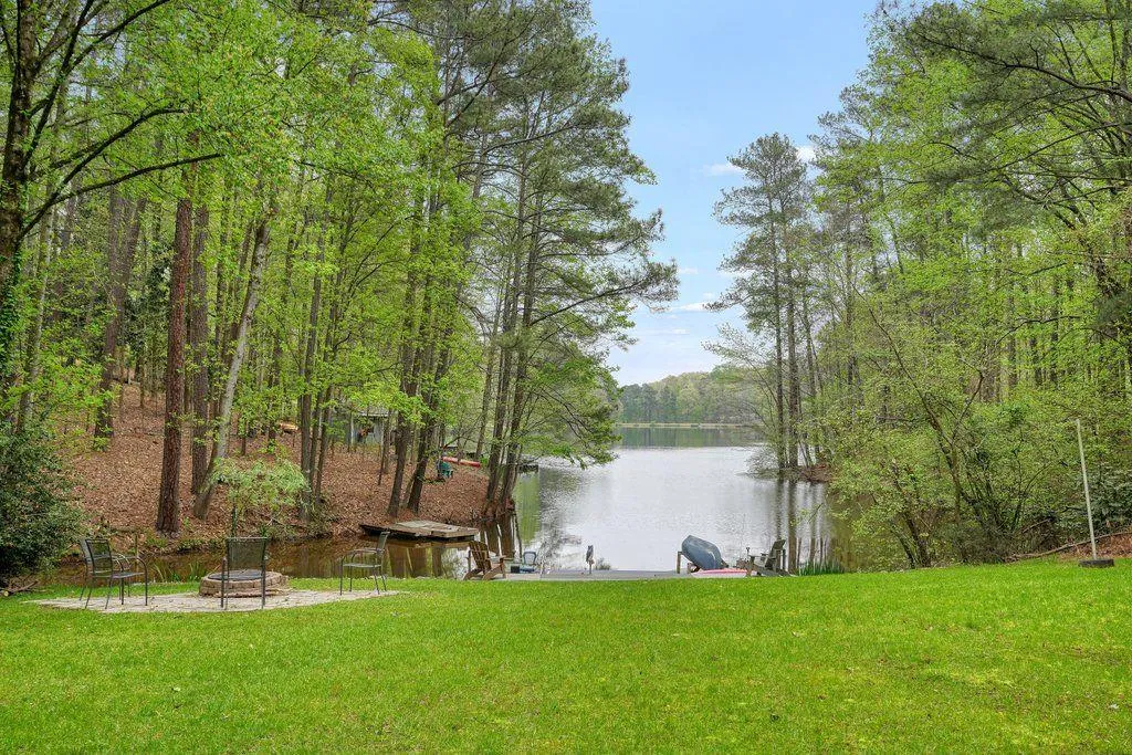 1553 Huntingdon Trail, Sandy Springs, Georgia 30350, 4 Bedrooms Bedrooms, ,3 BathroomsBathrooms,Residential,Sold,1553 Huntingdon Trail,7199258