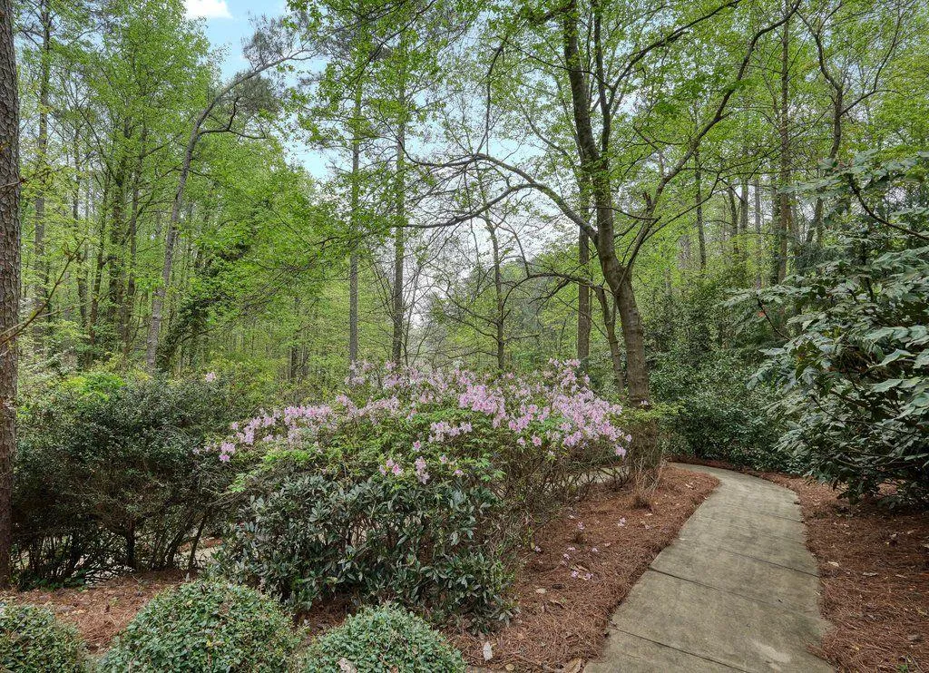 1553 Huntingdon Trail, Sandy Springs, Georgia 30350, 4 Bedrooms Bedrooms, ,3 BathroomsBathrooms,Residential,Sold,1553 Huntingdon Trail,7199258