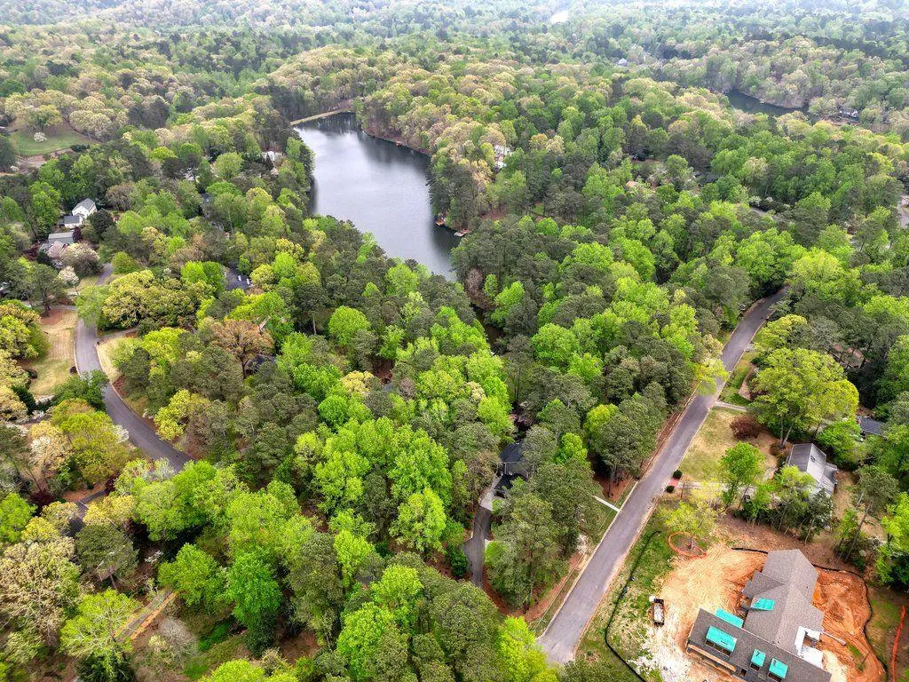 1553 Huntingdon Trail, Sandy Springs, Georgia 30350, 4 Bedrooms Bedrooms, ,3 BathroomsBathrooms,Residential,Sold,1553 Huntingdon Trail,7199258