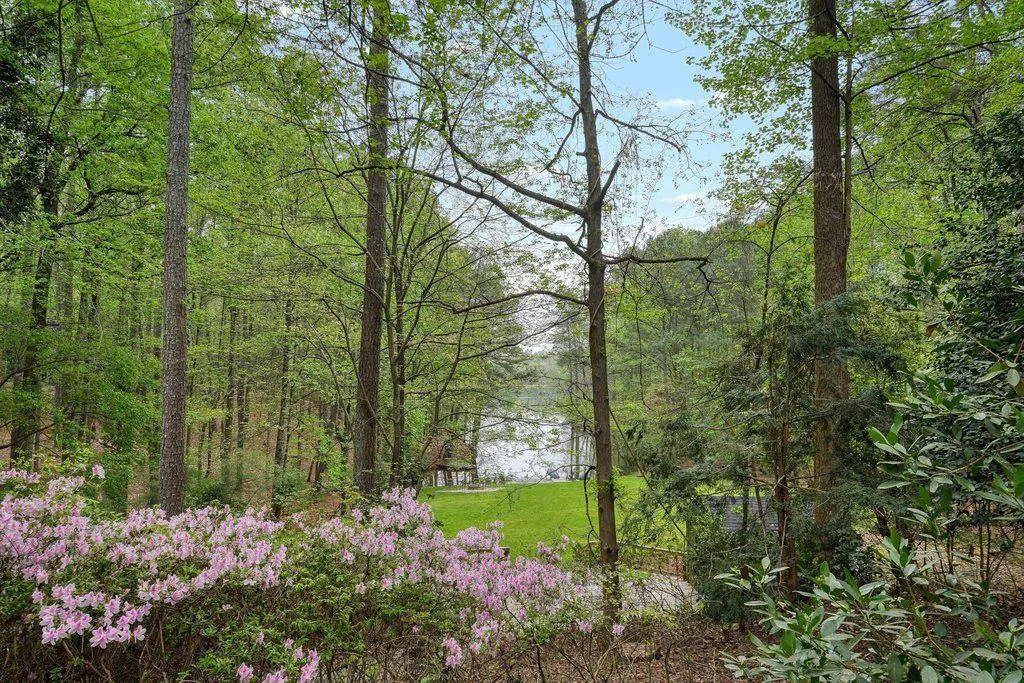 1553 Huntingdon Trail, Sandy Springs, Georgia 30350, 4 Bedrooms Bedrooms, ,3 BathroomsBathrooms,Residential,Sold,1553 Huntingdon Trail,7199258