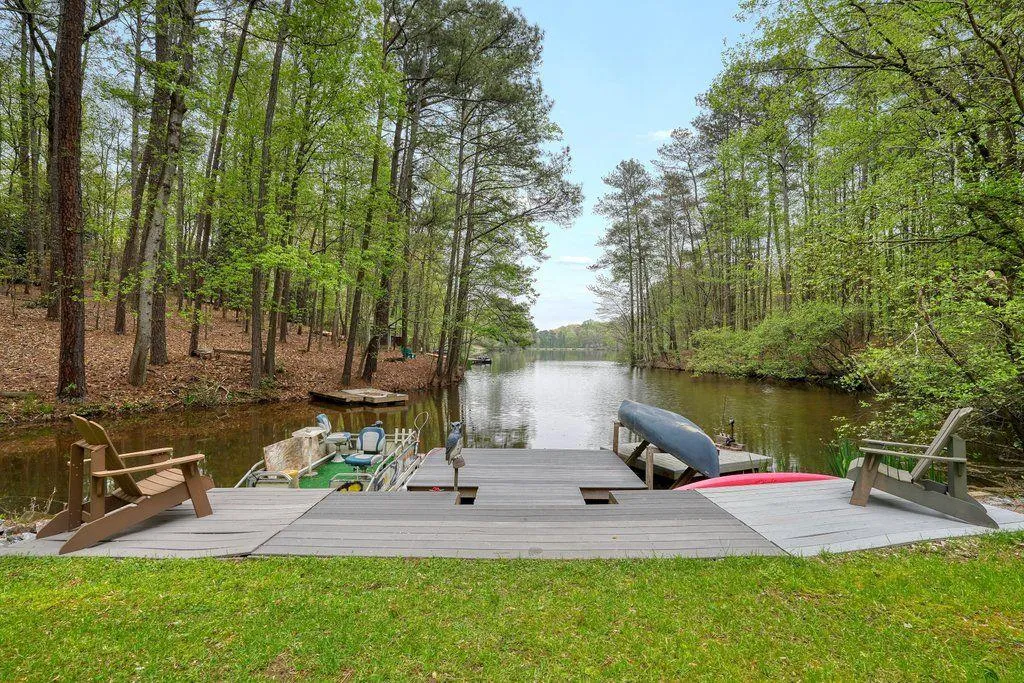 1553 Huntingdon Trail, Sandy Springs, Georgia 30350, 4 Bedrooms Bedrooms, ,3 BathroomsBathrooms,Residential,Sold,1553 Huntingdon Trail,7199258