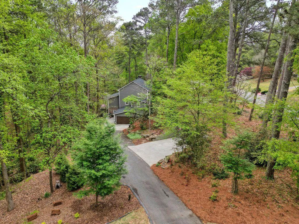 1553 Huntingdon Trail, Sandy Springs, Georgia 30350, 4 Bedrooms Bedrooms, ,3 BathroomsBathrooms,Residential,Sold,1553 Huntingdon Trail,7199258