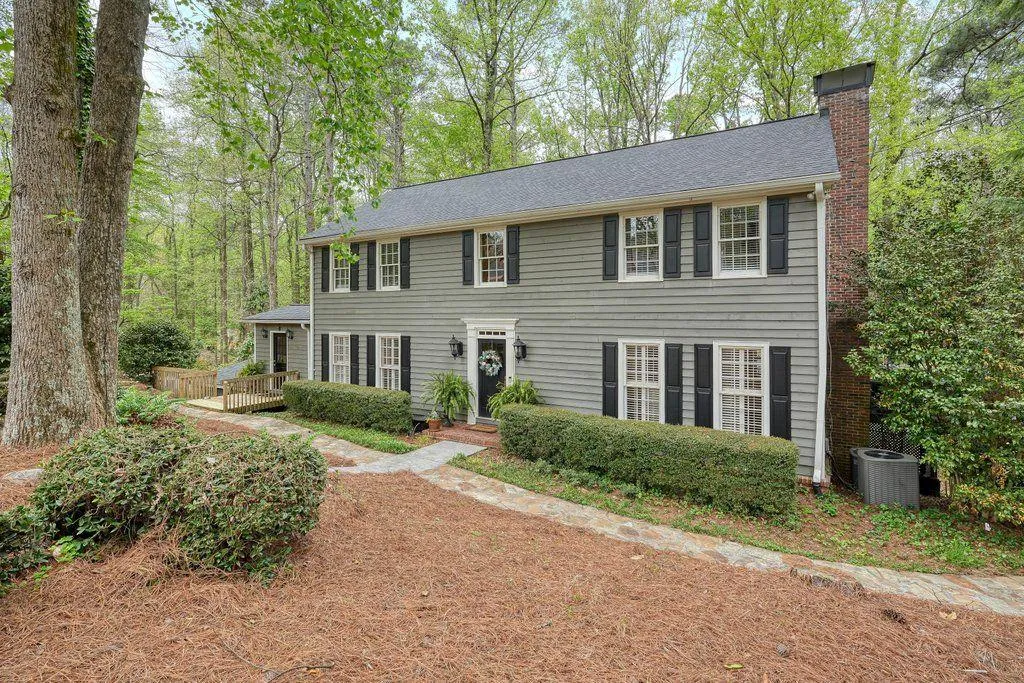 1553 Huntingdon Trail, Sandy Springs, Georgia 30350, 4 Bedrooms Bedrooms, ,3 BathroomsBathrooms,Residential,Sold,1553 Huntingdon Trail,7199258