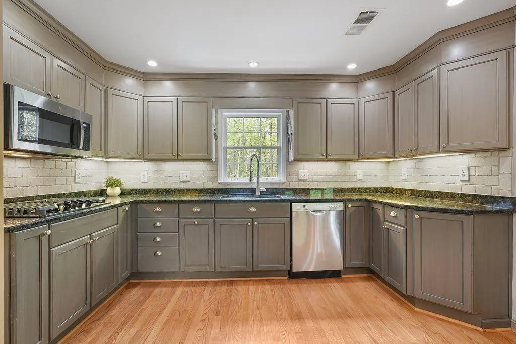 1553 Huntingdon Trail, Sandy Springs, Georgia 30350, 4 Bedrooms Bedrooms, ,3 BathroomsBathrooms,Residential,Sold,1553 Huntingdon Trail,7199258