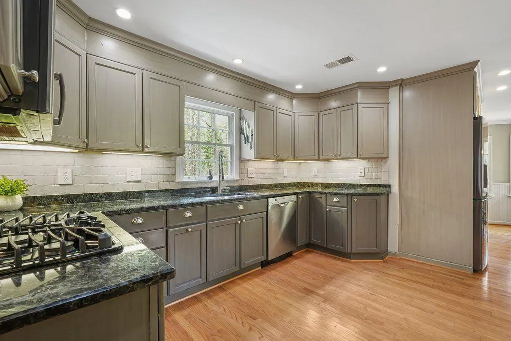 1553 Huntingdon Trail, Sandy Springs, Georgia 30350, 4 Bedrooms Bedrooms, ,3 BathroomsBathrooms,Residential,Sold,1553 Huntingdon Trail,7199258