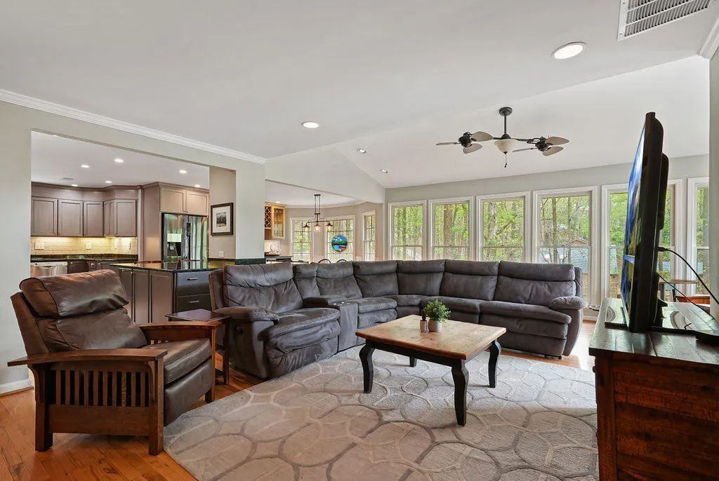 1553 Huntingdon Trail, Sandy Springs, Georgia 30350, 4 Bedrooms Bedrooms, ,3 BathroomsBathrooms,Residential,Sold,1553 Huntingdon Trail,7199258