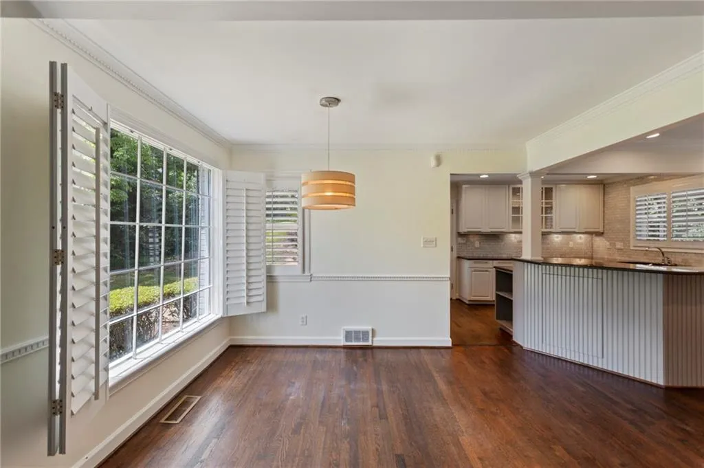 380 Meadowbrook Drive, Atlanta, Georgia 30342, 3 Bedrooms Bedrooms, ,2 BathroomsBathrooms,Residential,Sold,380 Meadowbrook Drive,6888387