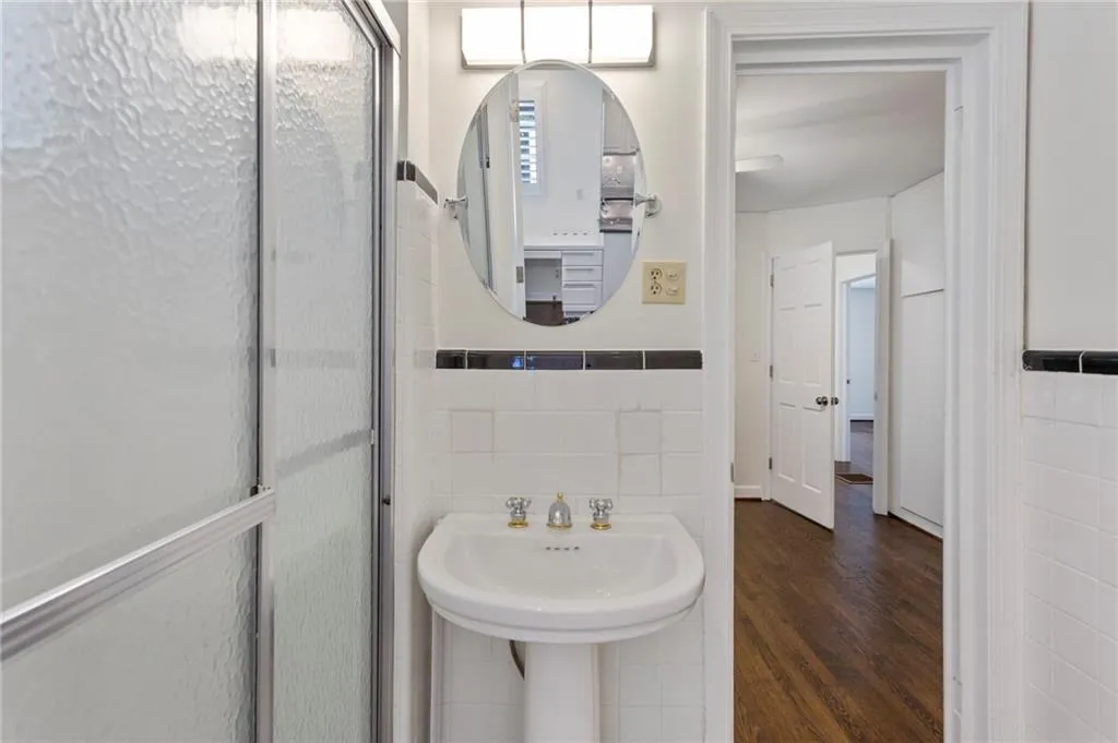 380 Meadowbrook Drive, Atlanta, Georgia 30342, 3 Bedrooms Bedrooms, ,2 BathroomsBathrooms,Residential,Sold,380 Meadowbrook Drive,6888387