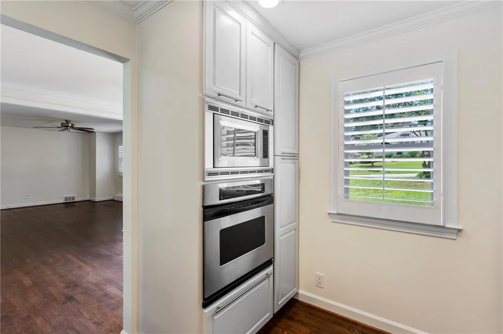 380 Meadowbrook Drive, Atlanta, Georgia 30342, 3 Bedrooms Bedrooms, ,2 BathroomsBathrooms,Residential,Sold,380 Meadowbrook Drive,6888387