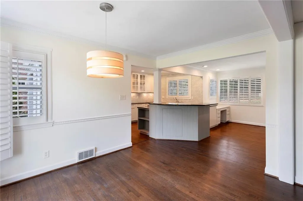 380 Meadowbrook Drive, Atlanta, Georgia 30342, 3 Bedrooms Bedrooms, ,2 BathroomsBathrooms,Residential,Sold,380 Meadowbrook Drive,6888387