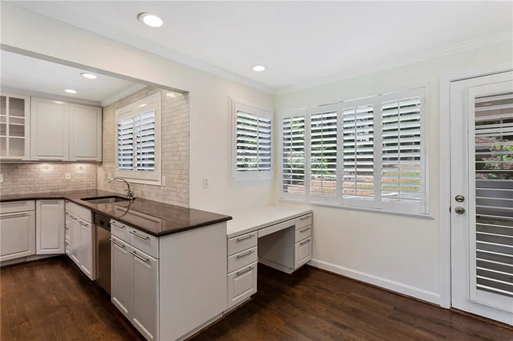 380 Meadowbrook Drive, Atlanta, Georgia 30342, 3 Bedrooms Bedrooms, ,2 BathroomsBathrooms,Residential,Sold,380 Meadowbrook Drive,6888387