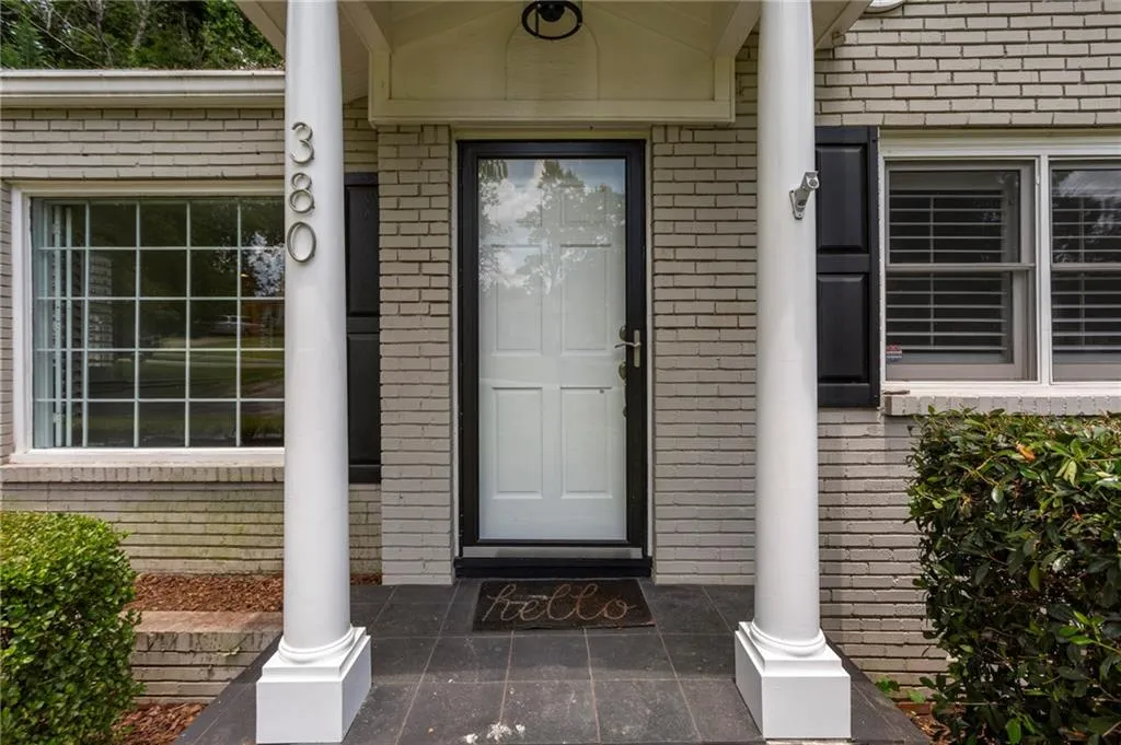 380 Meadowbrook Drive, Atlanta, Georgia 30342, 3 Bedrooms Bedrooms, ,2 BathroomsBathrooms,Residential,Sold,380 Meadowbrook Drive,6888387