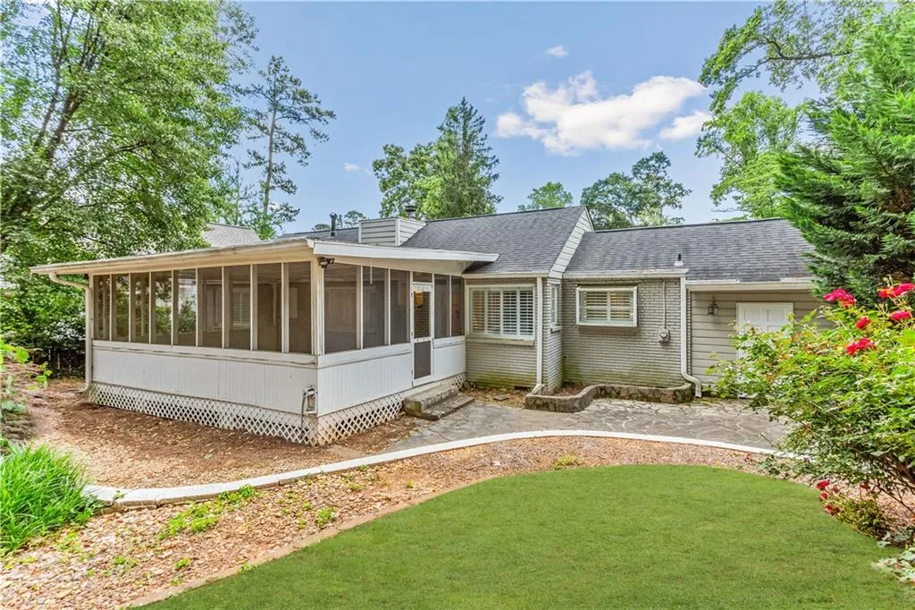 380 Meadowbrook Drive, Atlanta, Georgia 30342, 3 Bedrooms Bedrooms, ,2 BathroomsBathrooms,Residential,Sold,380 Meadowbrook Drive,6888387
