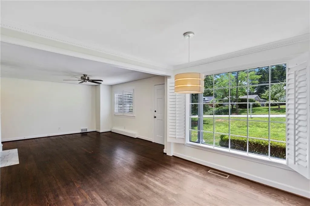 380 Meadowbrook Drive, Atlanta, Georgia 30342, 3 Bedrooms Bedrooms, ,2 BathroomsBathrooms,Residential,Sold,380 Meadowbrook Drive,6888387