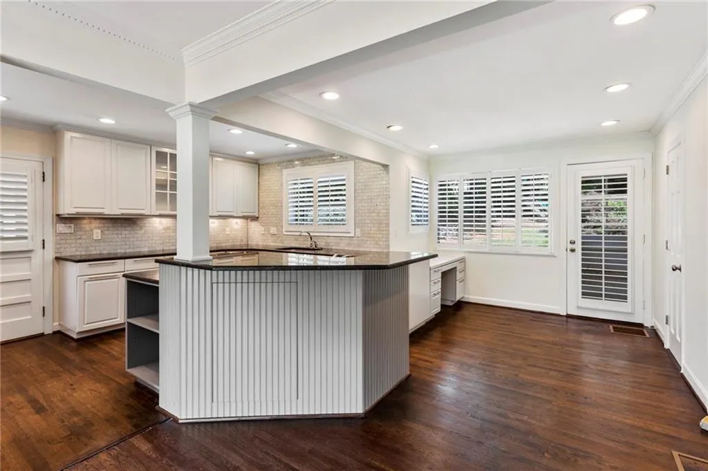 380 Meadowbrook Drive, Atlanta, Georgia 30342, 3 Bedrooms Bedrooms, ,2 BathroomsBathrooms,Residential,Sold,380 Meadowbrook Drive,6888387