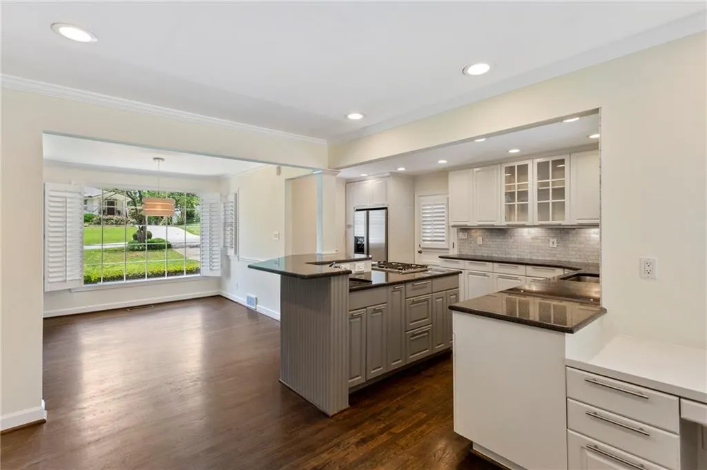 380 Meadowbrook Drive, Atlanta, Georgia 30342, 3 Bedrooms Bedrooms, ,2 BathroomsBathrooms,Residential,Sold,380 Meadowbrook Drive,6888387