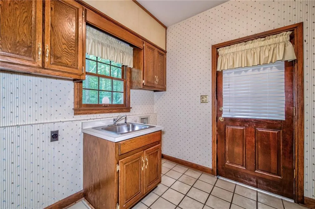 2035 Old Dominion Road, Sandy Springs, Georgia 30350, 5 Bedrooms Bedrooms, ,5 BathroomsBathrooms,Residential,Sold,2035 Old Dominion Road,7222929