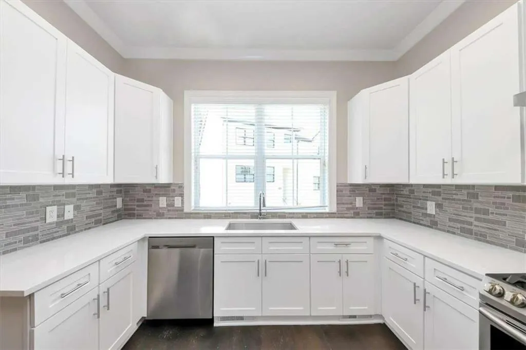 8017 Linfield Way, Sandy Springs, Georgia 30350, 3 Bedrooms Bedrooms, ,3 BathroomsBathrooms,Residential,Sold,8017 Linfield Way,7487112