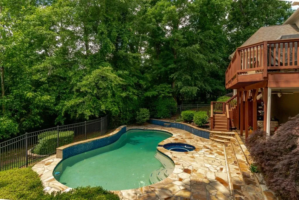 110 Dunwoody Creek Court, Sandy Springs, Georgia 30350, 5 Bedrooms Bedrooms, ,5 BathroomsBathrooms,Residential,Sold,110 Dunwoody Creek Court,6682366