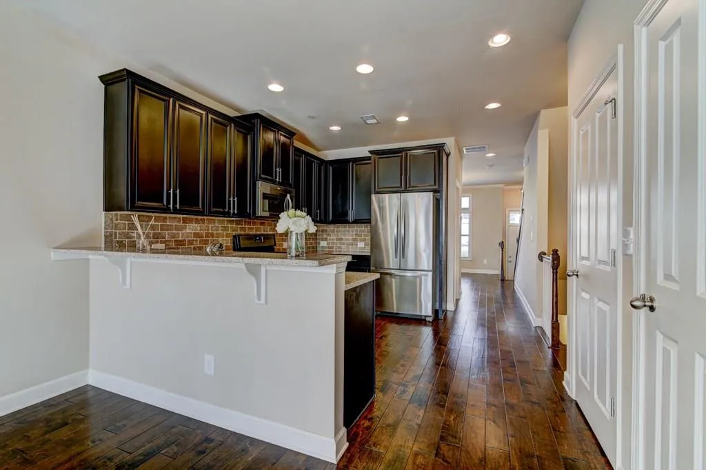 7475 Highland Bluff, Sandy Springs, Georgia 30328, 3 Bedrooms Bedrooms, ,3 BathroomsBathrooms,Residential,Sold,7475 Highland Bluff,6118938