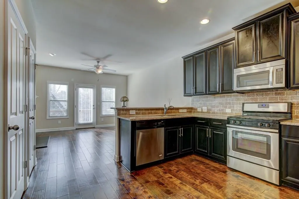 7475 Highland Bluff, Sandy Springs, Georgia 30328, 3 Bedrooms Bedrooms, ,3 BathroomsBathrooms,Residential,Sold,7475 Highland Bluff,6118938