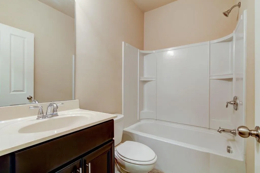 7475 Highland Bluff, Sandy Springs, Georgia 30328, 3 Bedrooms Bedrooms, ,3 BathroomsBathrooms,Residential,Sold,7475 Highland Bluff,6118938