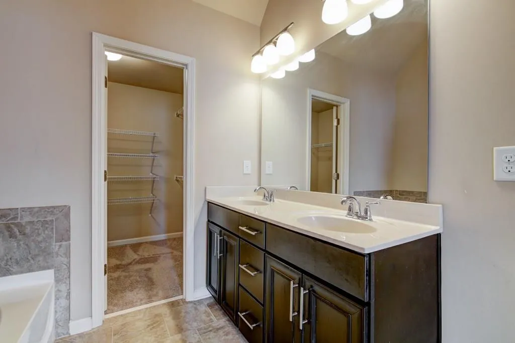 7475 Highland Bluff, Sandy Springs, Georgia 30328, 3 Bedrooms Bedrooms, ,3 BathroomsBathrooms,Residential,Sold,7475 Highland Bluff,6118938