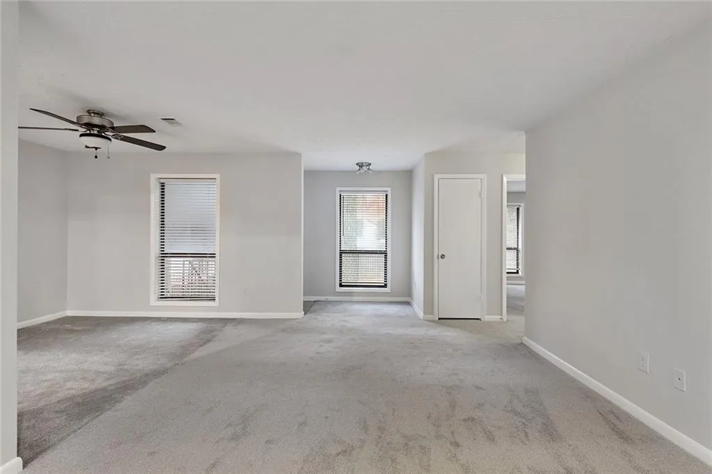 8740 Roswell Road Unit 4c, Sandy Springs, Georgia 30350, 2 Bedrooms Bedrooms, ,2 BathroomsBathrooms,Residential,Sold,8740 Roswell Road Unit 4c,6998585